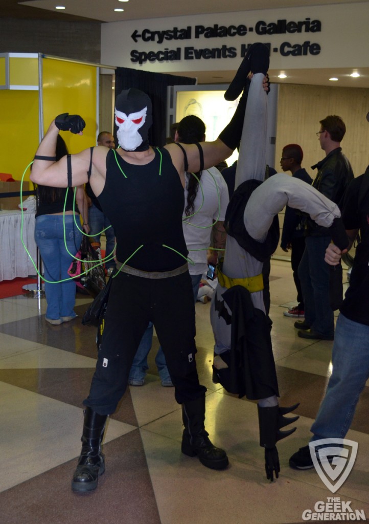 NYCC 2011 - Bane holding Batman