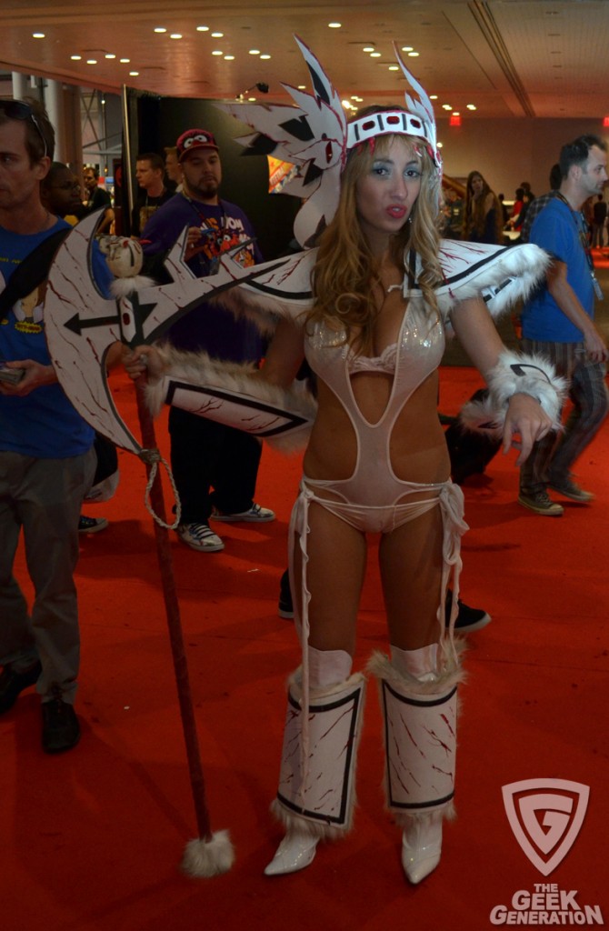 NYCC 2011 - ax girl