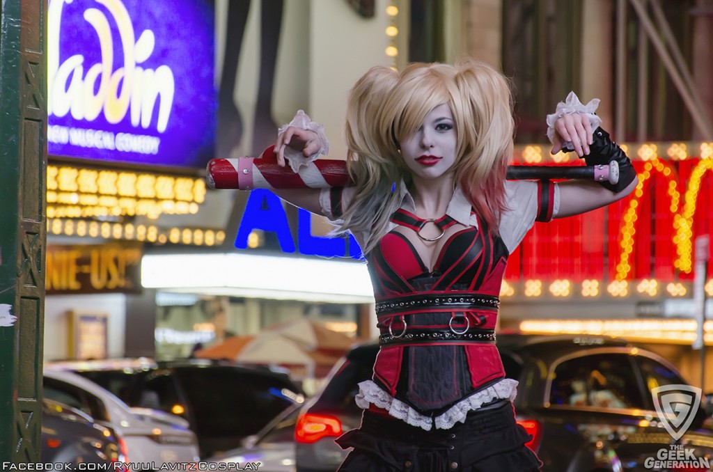 Ryuu Lavitz - Harley Quinn - Times Square - shoulder bat